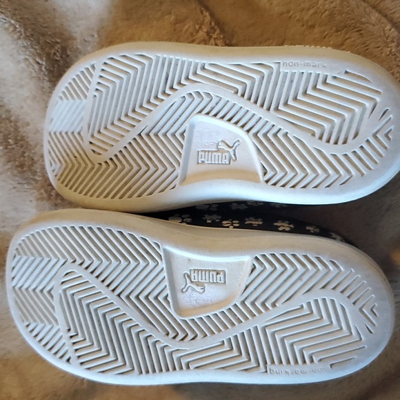 (3 For $20) Puma kids shoes - Picture 7 of 7